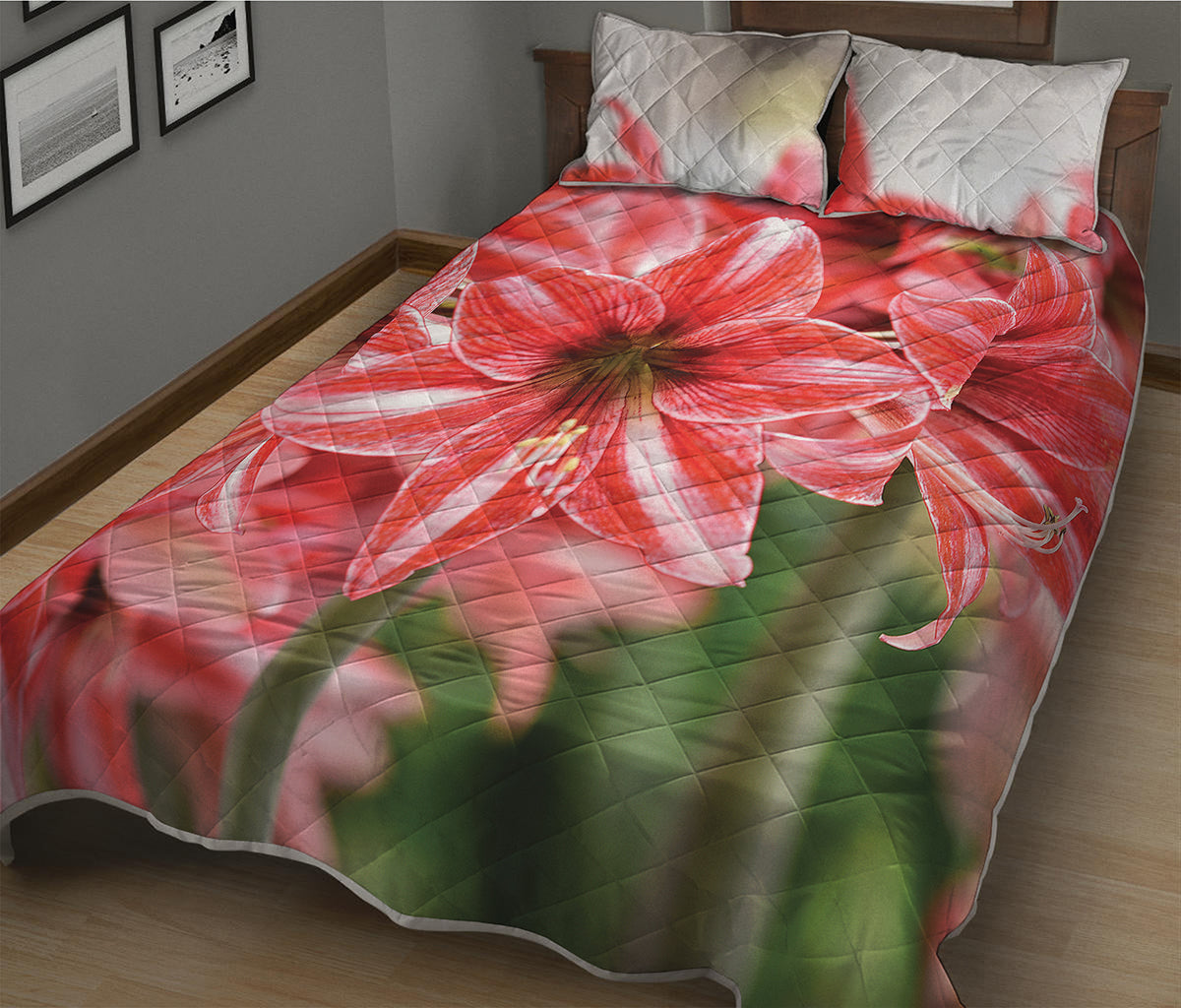 Amaryllis Flower Print Quilt Bed Set
