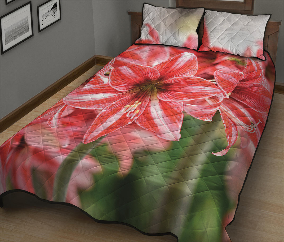 Amaryllis Flower Print Quilt Bed Set