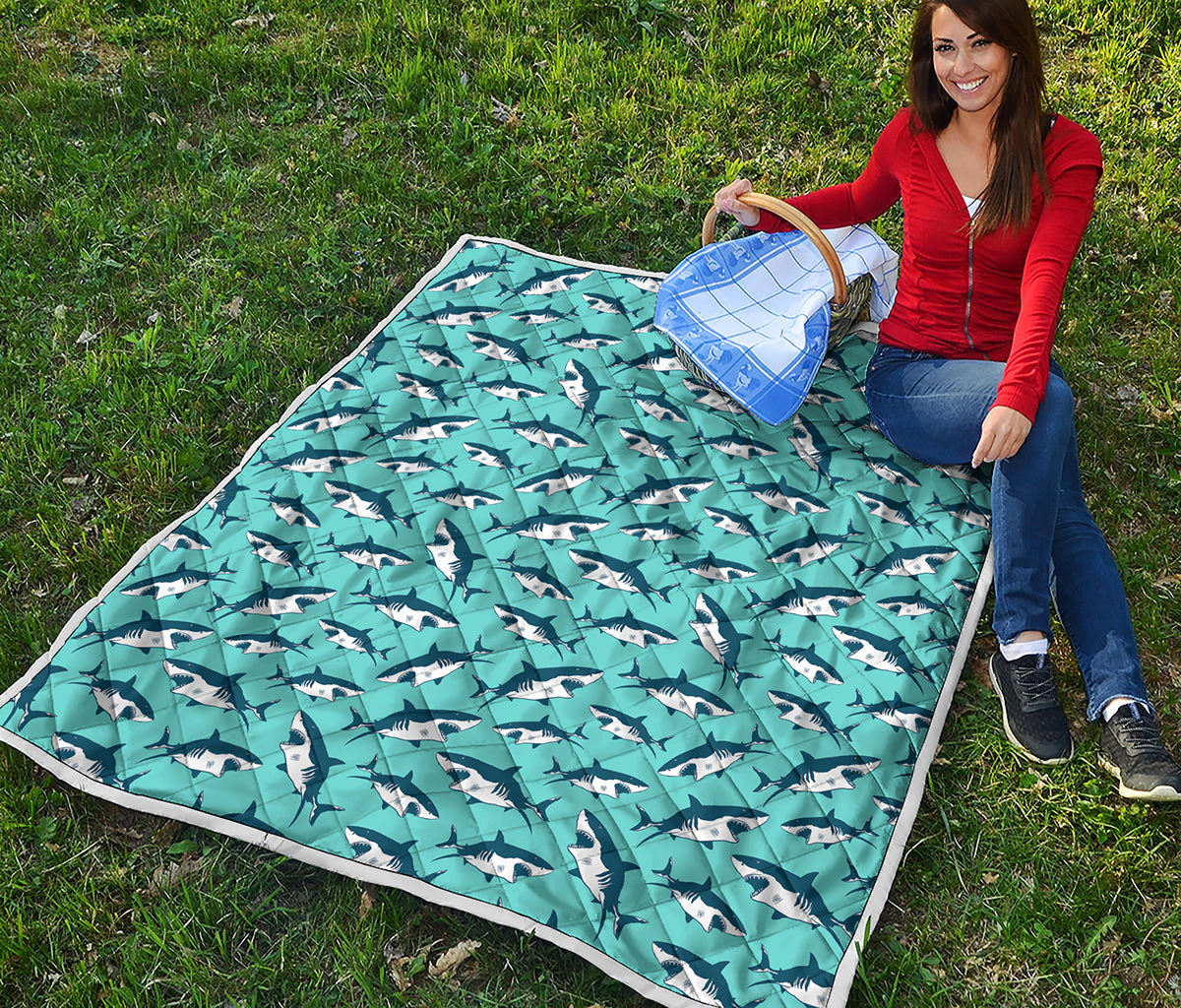 Angry Shark Pattern Print Quilt