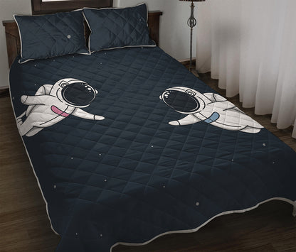 Astronaut Couple In Space Print Quilt Bed Set