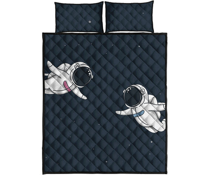 Astronaut Couple In Space Print Quilt Bed Set