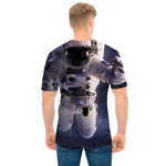 Astronaut Floating In Outer Space Print Men's T-Shirt