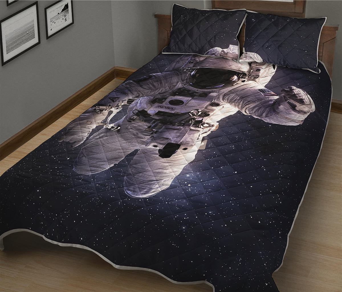 Astronaut Floating In Outer Space Print Quilt Bed Set