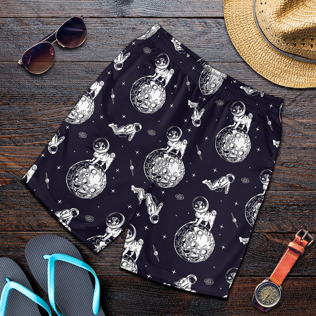 Astronaut Pug In Space Pattern Print Men's Shorts