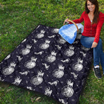 Astronaut Pug In Space Pattern Print Quilt