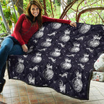 Astronaut Pug In Space Pattern Print Quilt