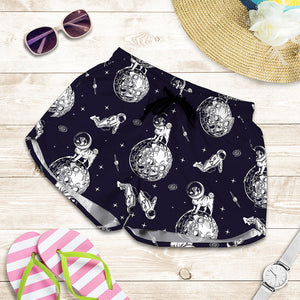 Astronaut Pug In Space Pattern Print Women's Shorts
