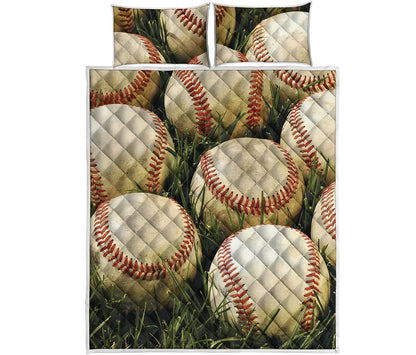 Baseballs On Field Print Quilt Bed Set
