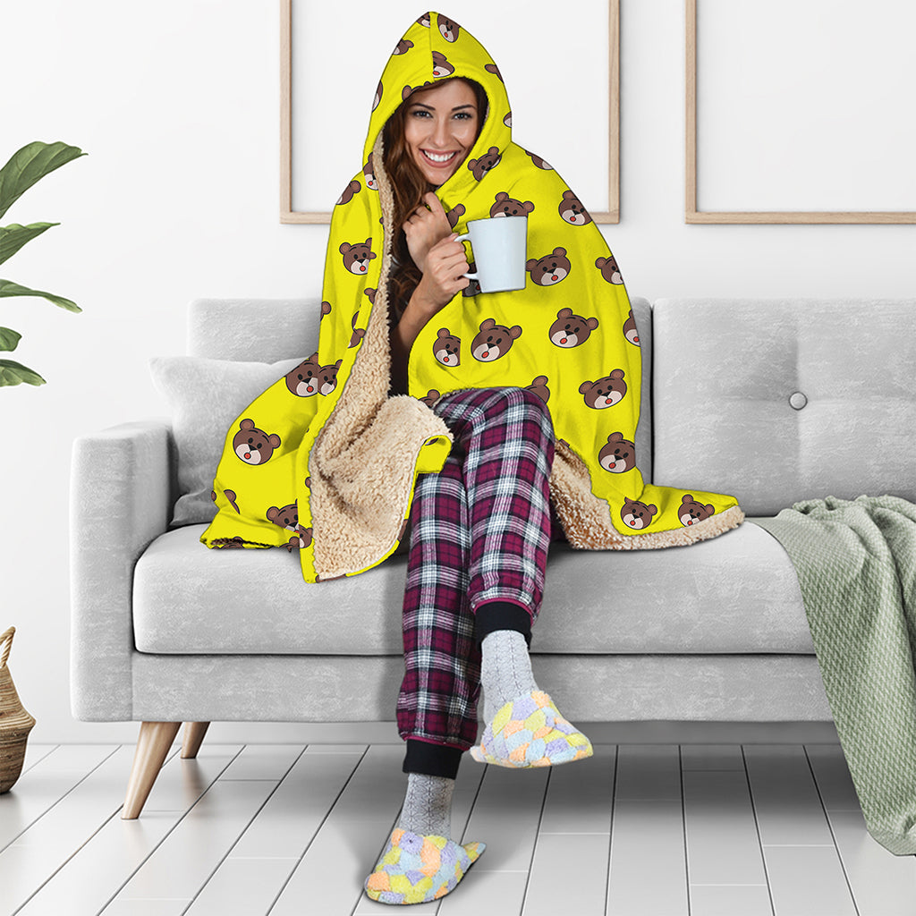 Bear Emoji Pattern Print Hooded Blanket