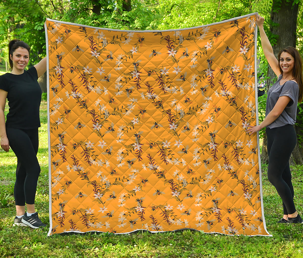 Bee Drawing Pattern Print Quilt