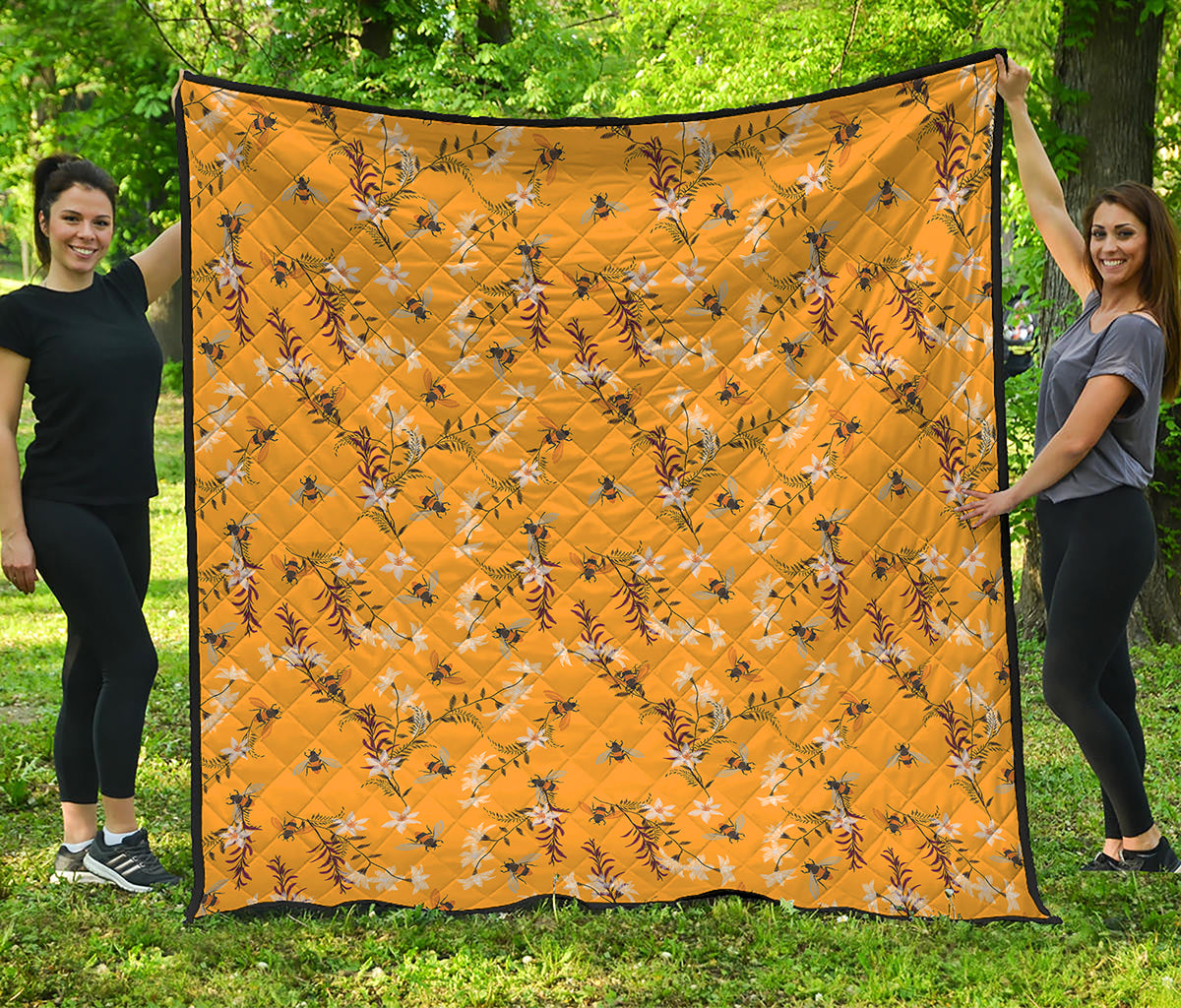Bee Drawing Pattern Print Quilt