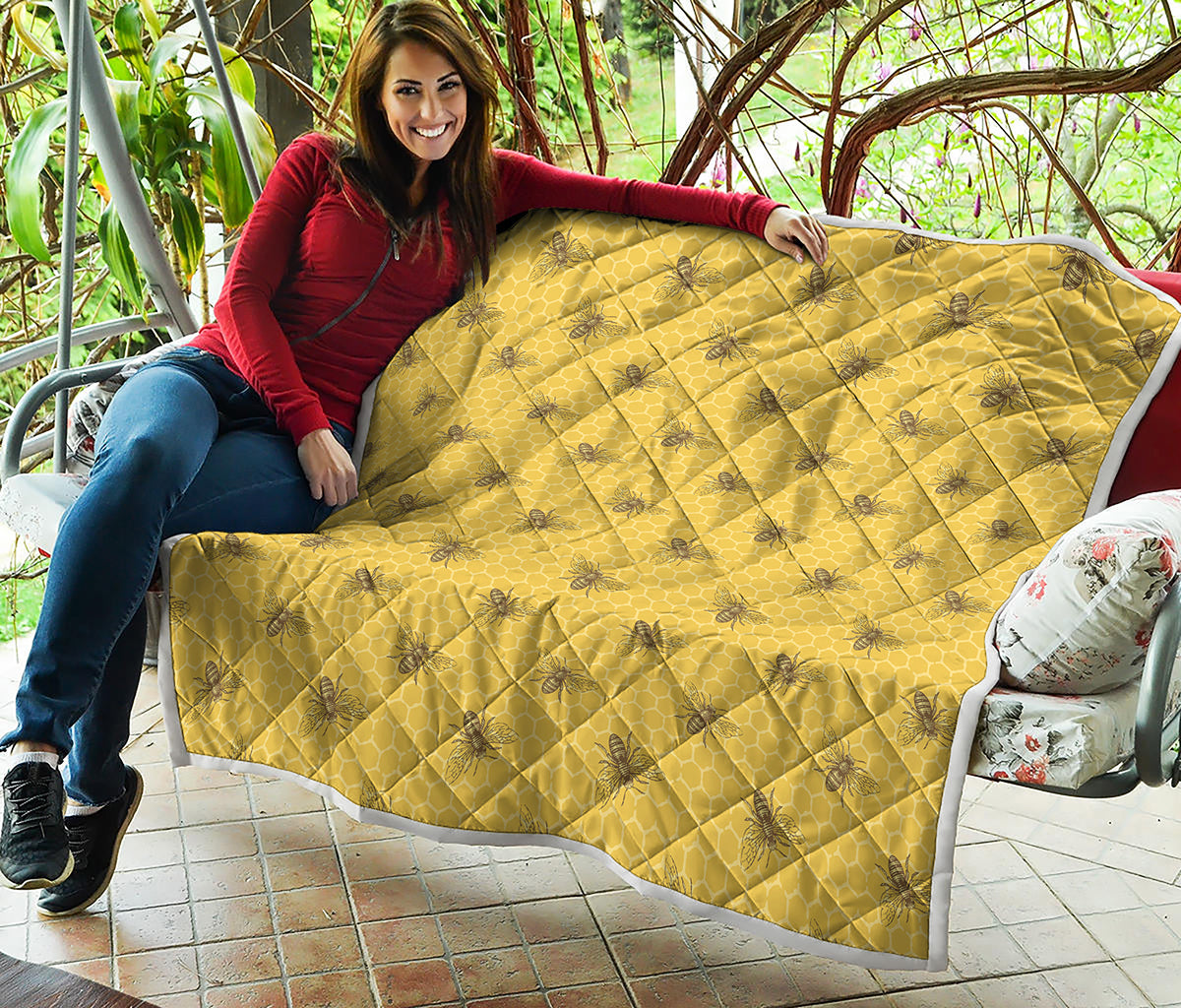 Bee Honeycomb Pattern Print Quilt