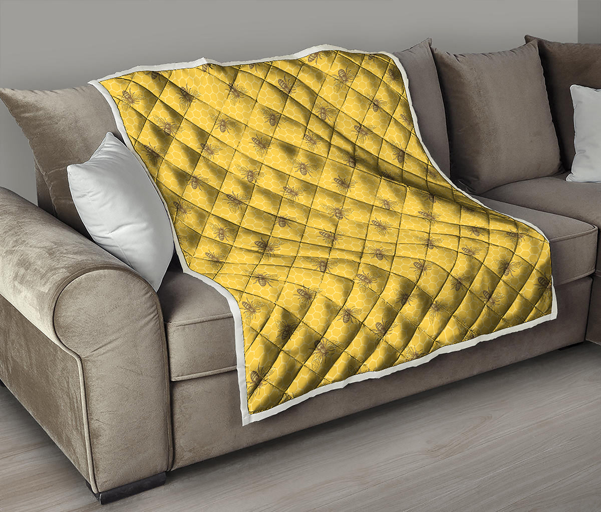 Bee Honeycomb Pattern Print Quilt