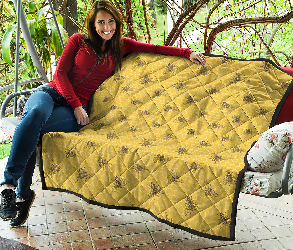 Bee Honeycomb Pattern Print Quilt