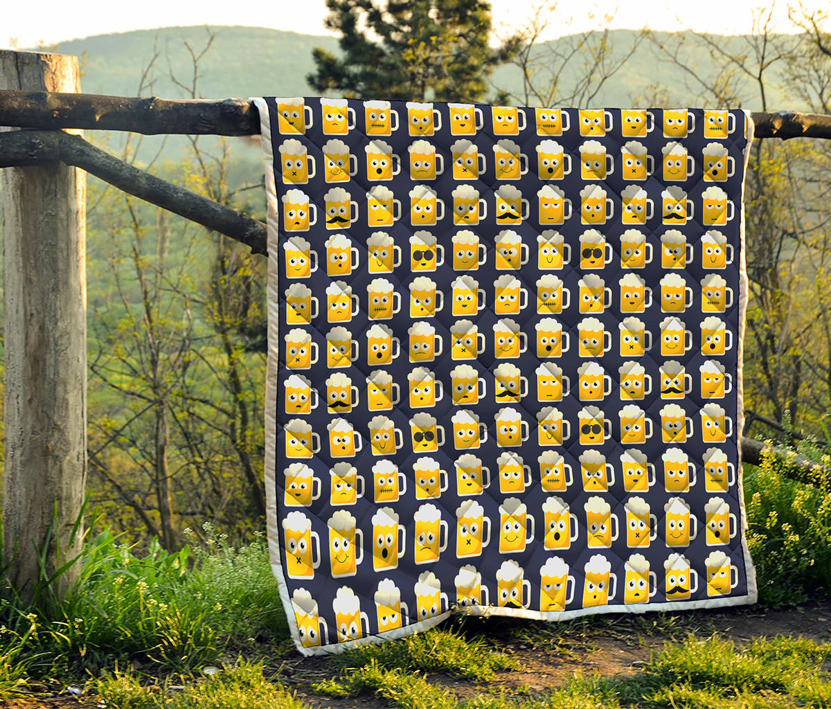 Beer Emoji Pattern Print Quilt
