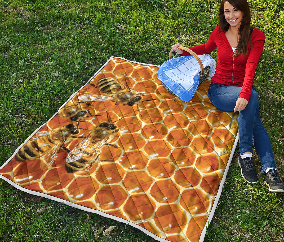 Bees And Honeycomb Print Quilt