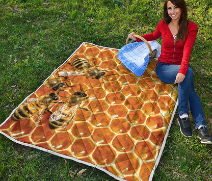 Bees And Honeycomb Print Quilt