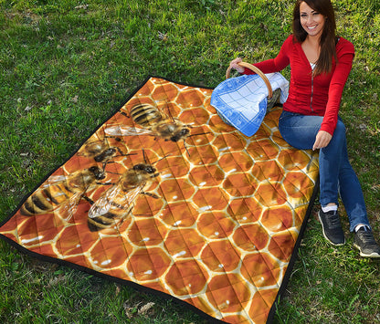 Bees And Honeycomb Print Quilt