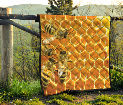Bees And Honeycomb Print Quilt