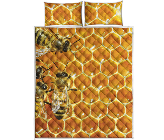 Bees And Honeycomb Print Quilt Bed Set