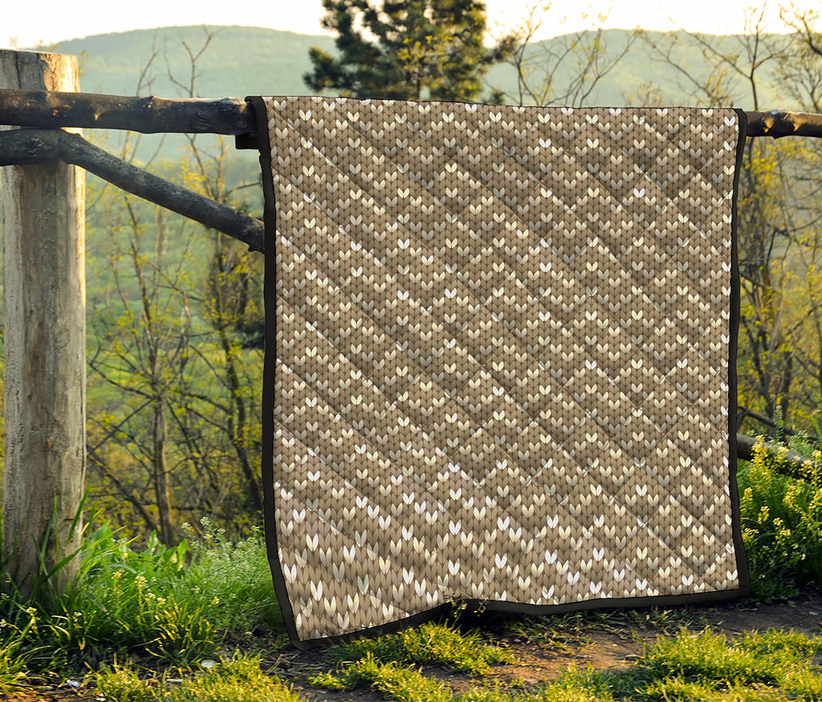 Beige And White Knitted Pattern Print Quilt