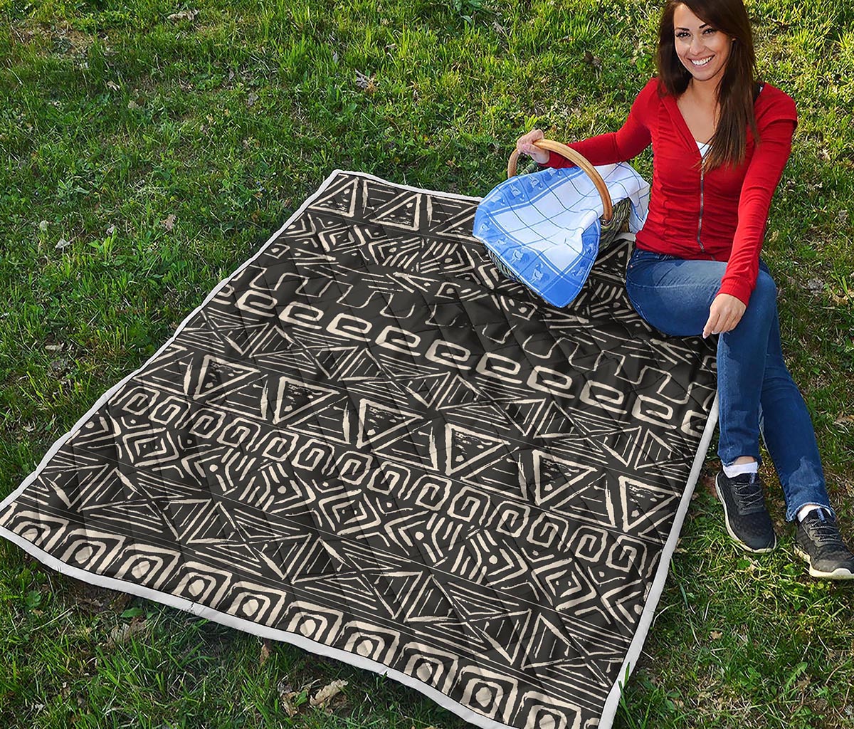 Beige Aztec Pattern Print Quilt