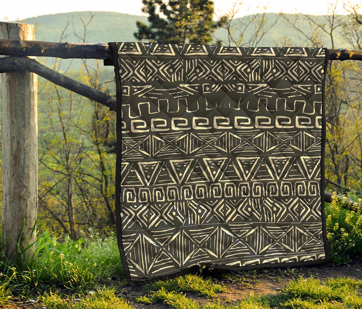 Beige Aztec Pattern Print Quilt
