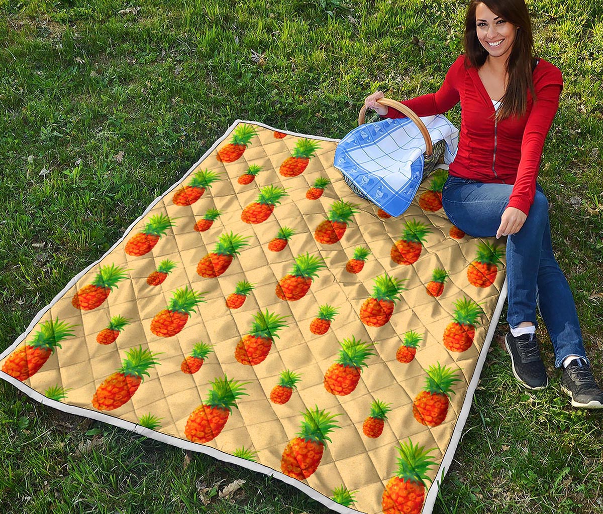 Beige Watercolor Pineapple Pattern Print Quilt