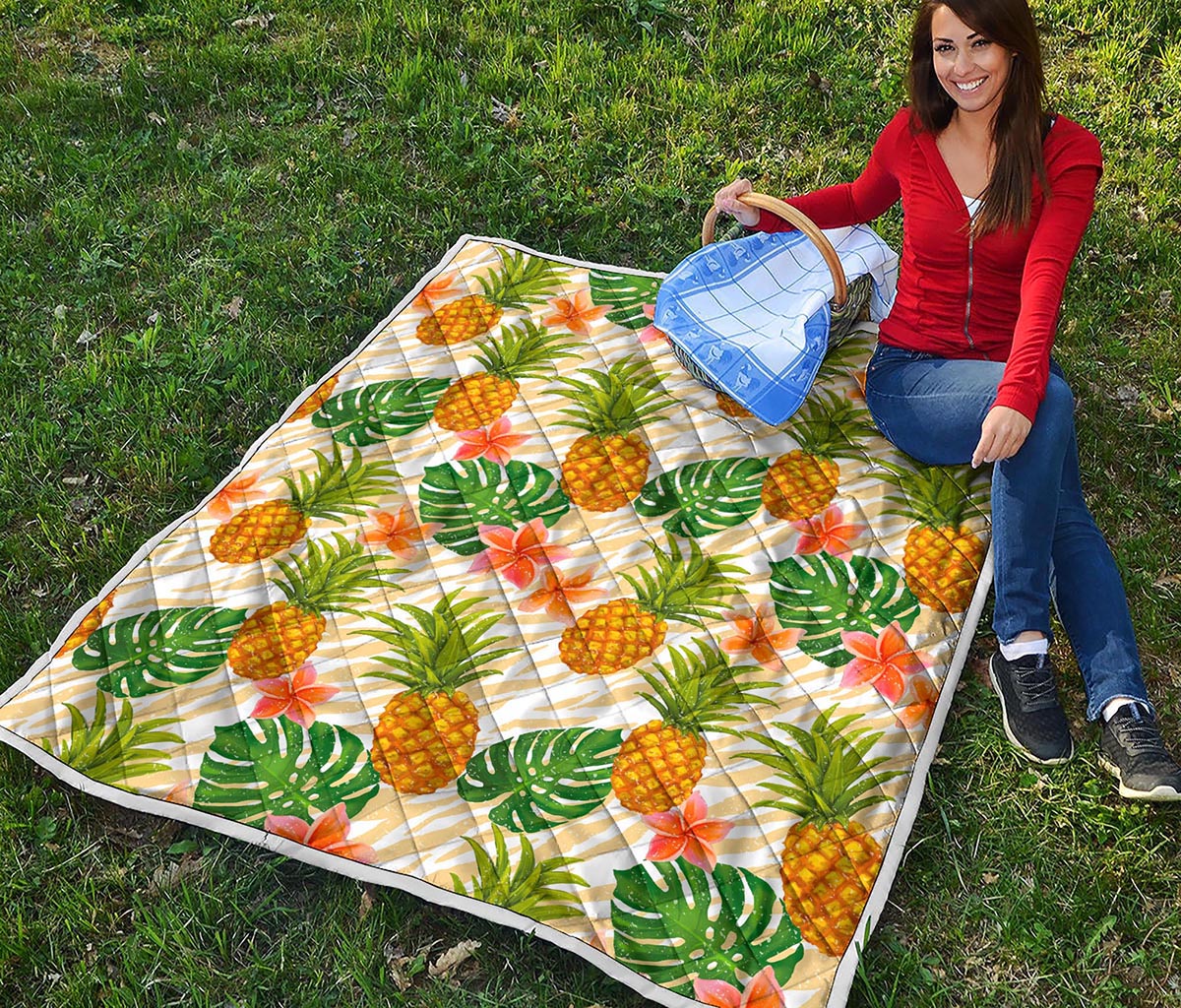 Beige Zebra Pineapple Pattern Print Quilt