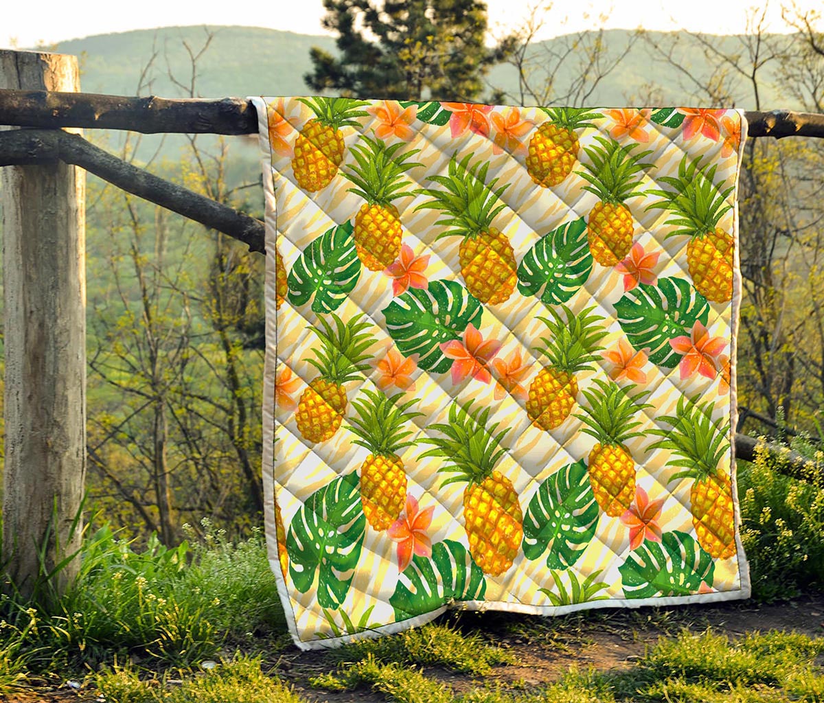 Beige Zebra Pineapple Pattern Print Quilt