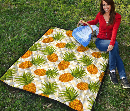 Beige Zig Zag Pineapple Pattern Print Quilt