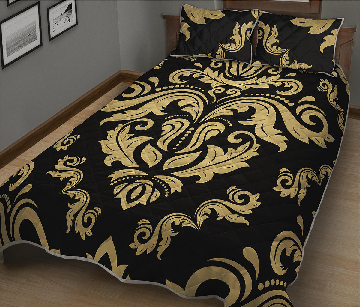 Black And Beige Damask Pattern Print Quilt Bed Set