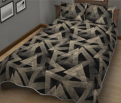 Black And Beige Geometric Triangle Print Quilt Bed Set