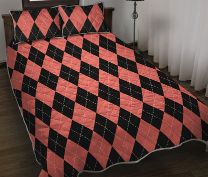 Black And Coral Argyle Pattern Print Quilt Bed Set