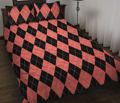 Black And Coral Argyle Pattern Print Quilt Bed Set