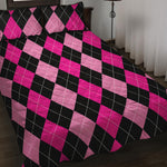 Black And Deep Pink Argyle Pattern Print Quilt Bed Set