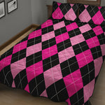 Black And Deep Pink Argyle Pattern Print Quilt Bed Set