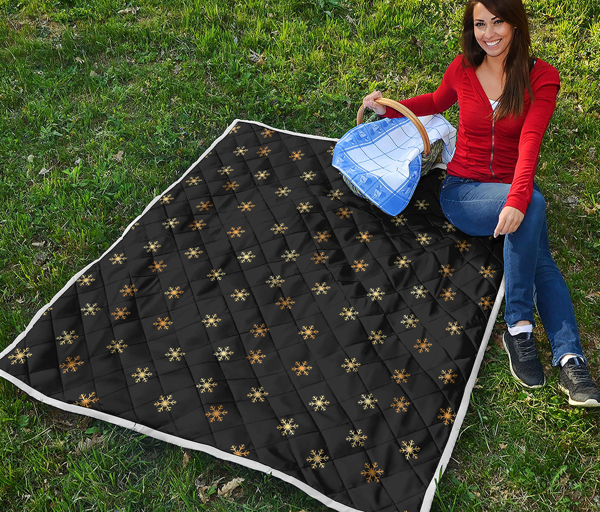 Black And Gold Snowflake Pattern Print Quilt