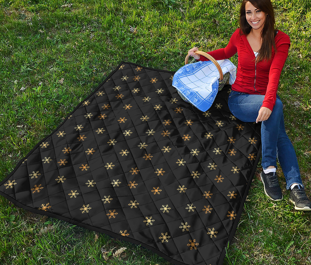 Black And Gold Snowflake Pattern Print Quilt