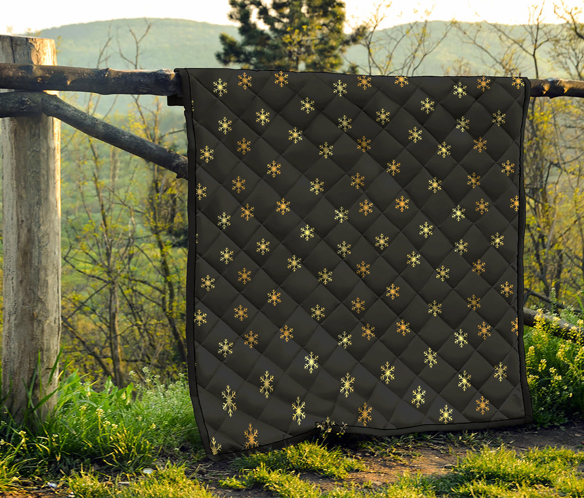Black And Gold Snowflake Pattern Print Quilt