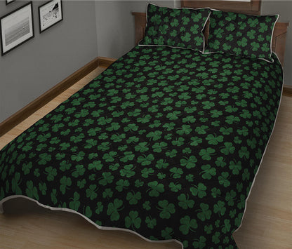 Black And Green Shamrock Pattern Print Quilt Bed Set