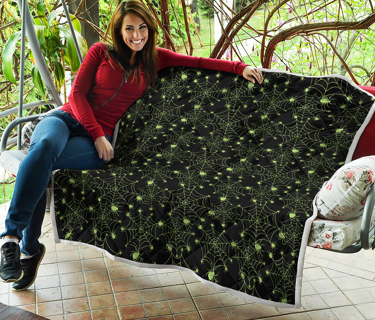 Black And Green Spider Web Pattern Print Quilt