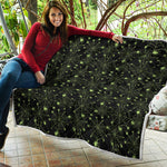 Black And Green Spider Web Pattern Print Quilt