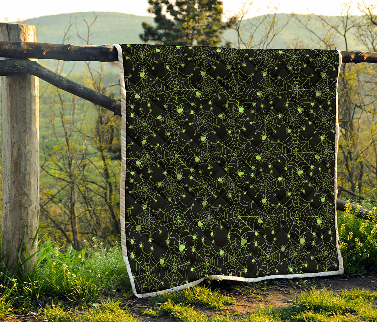 Black And Green Spider Web Pattern Print Quilt