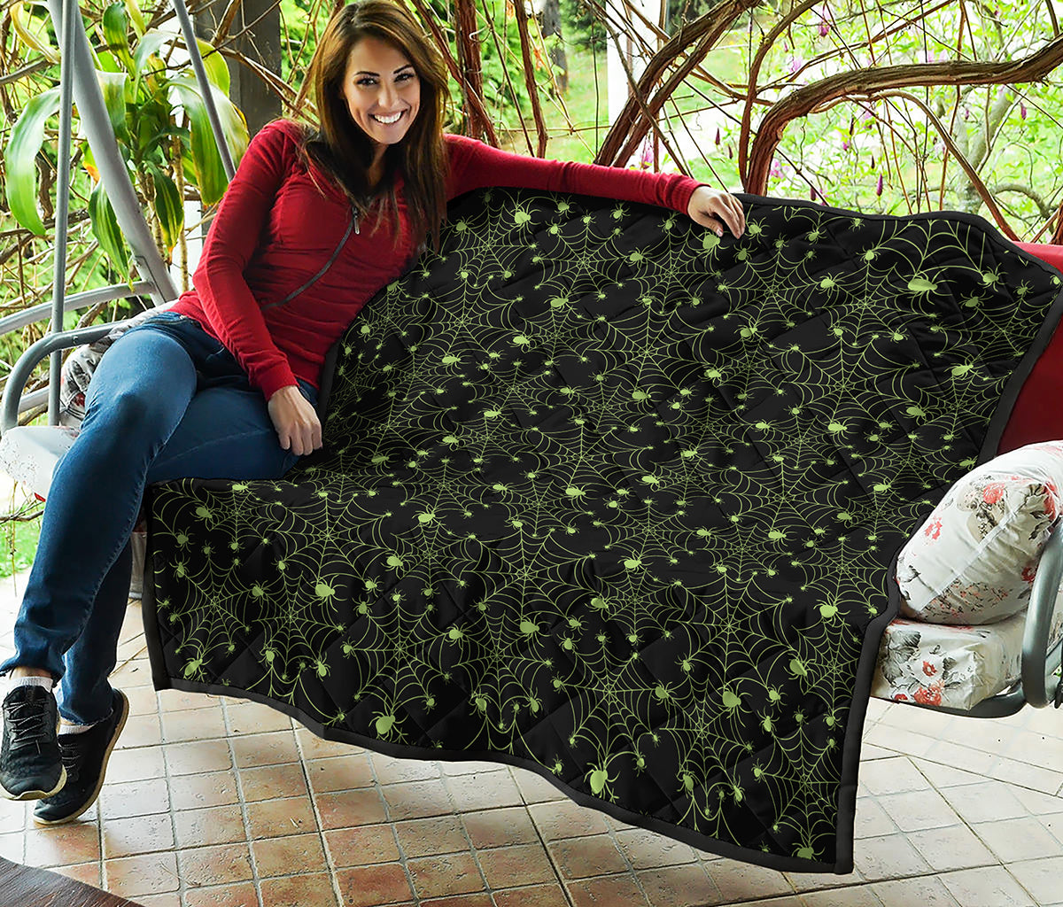 Black And Green Spider Web Pattern Print Quilt