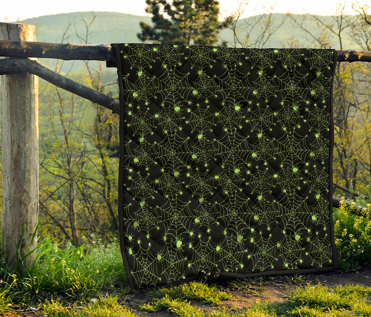 Black And Green Spider Web Pattern Print Quilt