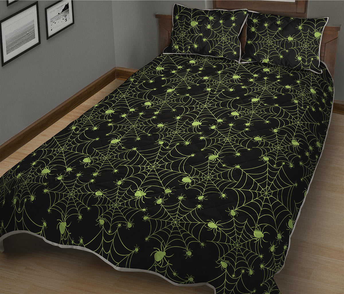Black And Green Spider Web Pattern Print Quilt Bed Set