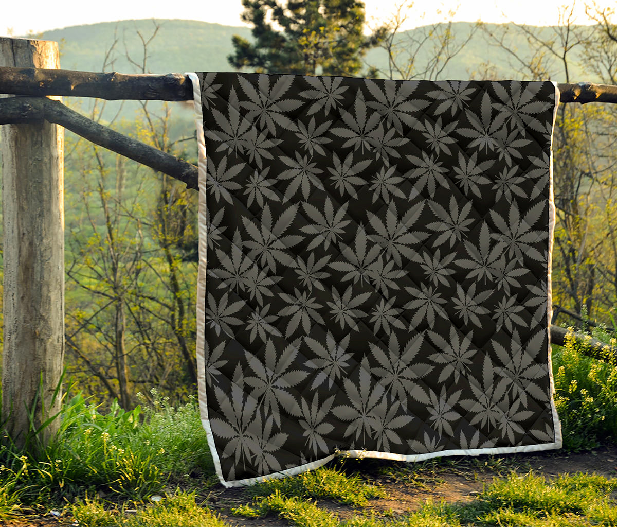 Black And Grey Pot Leaf Pattern Print Quilt