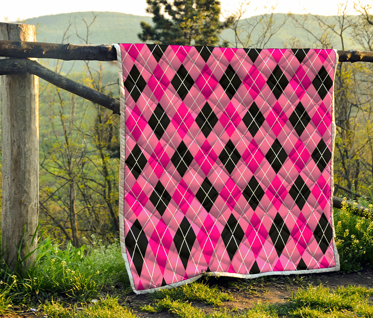 Black And Pink Argyle Pattern Print Quilt