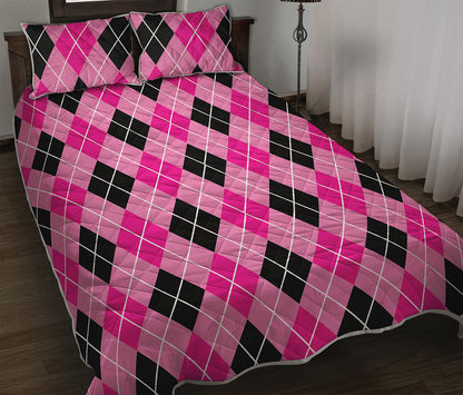 Black And Pink Argyle Pattern Print Quilt Bed Set